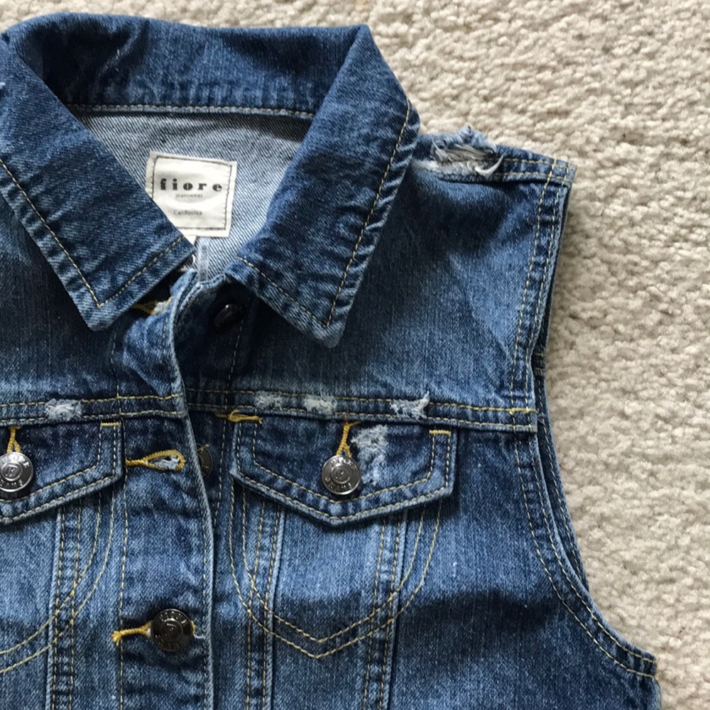 Distressed Cropped Denim Vest - Picture 7 of 8